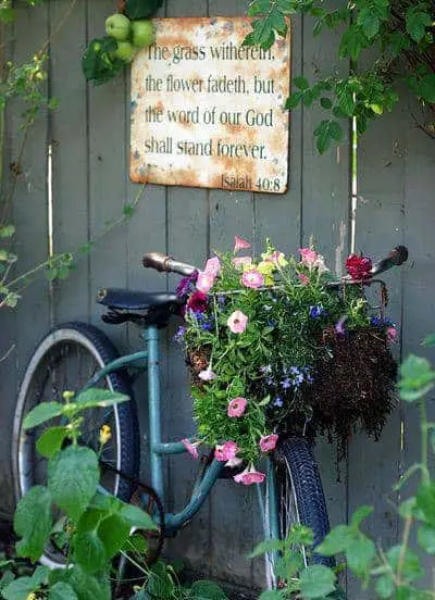 garden wall Turn your old bike into an original garden decoration in decoration 2  with reused repurposed planter garden decoration bike 