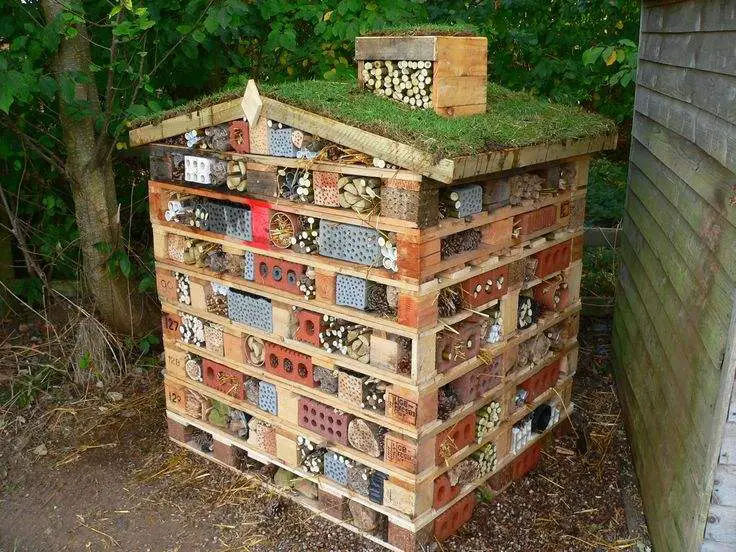 11 Inspirations for Insect Hotels | 1001 Gardens