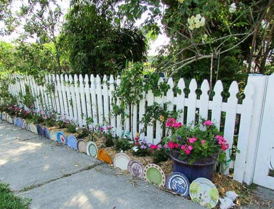 Garden Edging from Repurposed Materials | 1001 Gardens