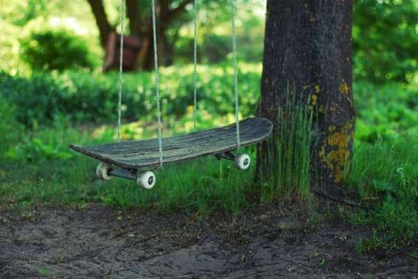 Recycled Skateboard Swing for Kids 7 - gardenideas