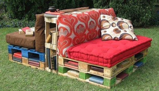 Pallet Outdoor Reading Corner Bench 1 - Pallets Projects & Furniture