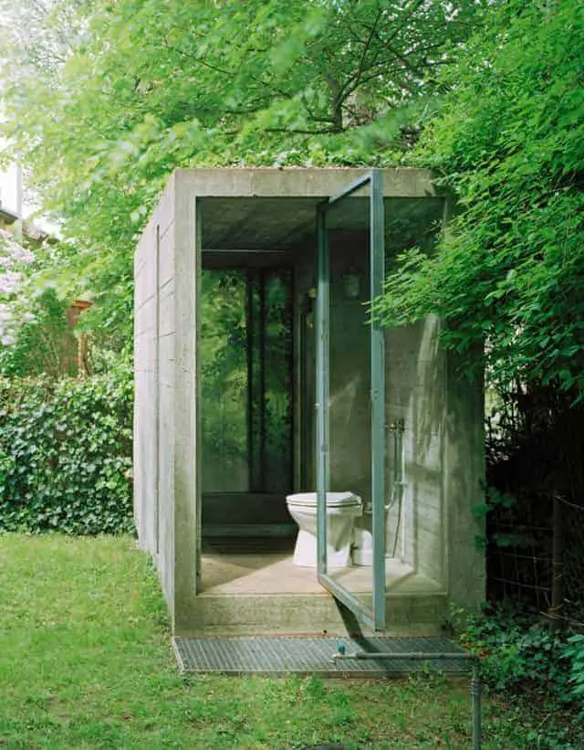 toilets in the garden - 1001 gardens