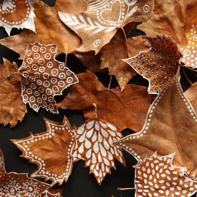 Beautiful Crafts on Autumn Leaves 24 - Garden Decor