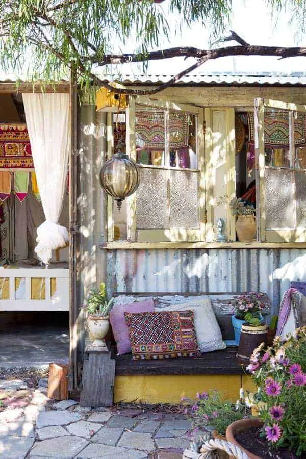 Caravan and Exterior 6 - Garden Decor