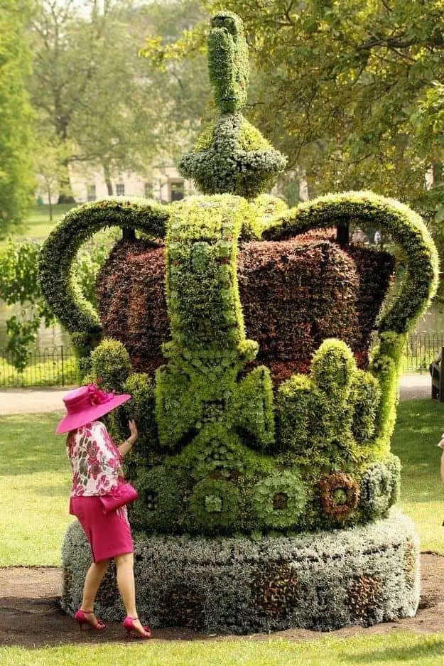 Top 20 Sculptural Topiaries 2 - Garden Decor