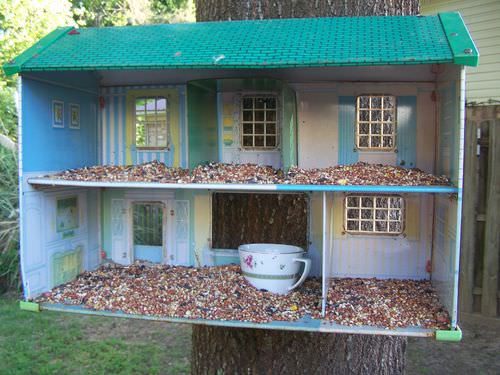 Recycle a Doll House as a Bird Feeder - 1001 Gardens