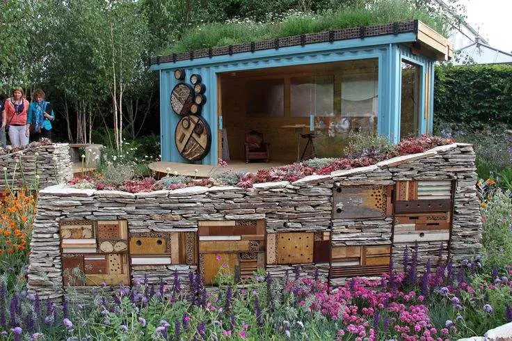 11 Inspirations for Insect Hotels 2 - Bird Feeders & Houses - 1001 Gardens insect hotel 11