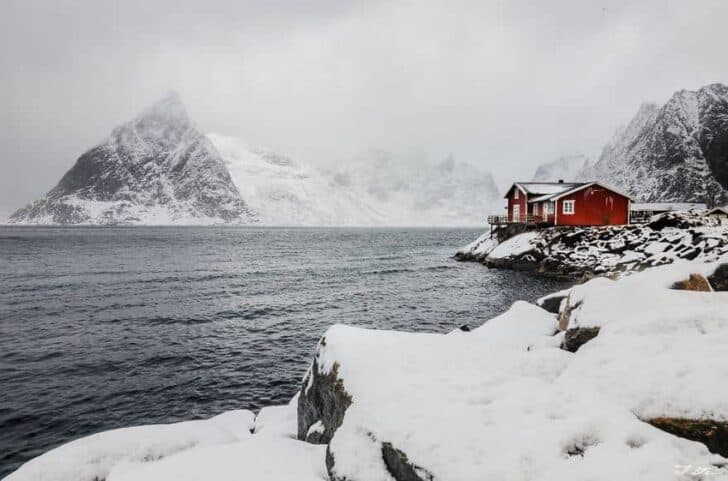 tiny-house-fairytale-nature-landscape-photography-38__880