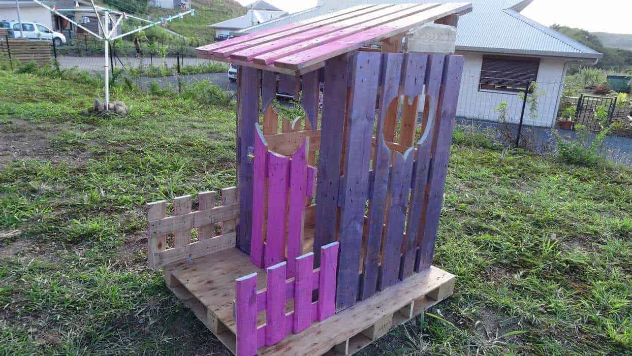 25 Ideas to Recycle Pallets in Kids Pallet Playhouses, Huts, Cabins