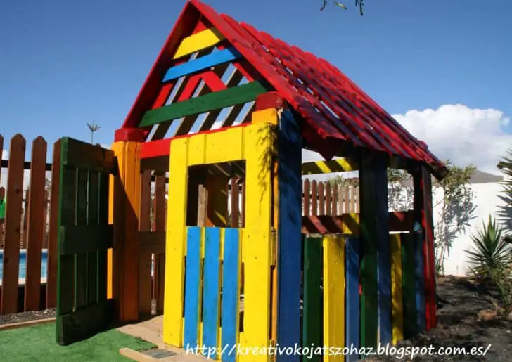 25 Pallet Kids Playhouses Ideas