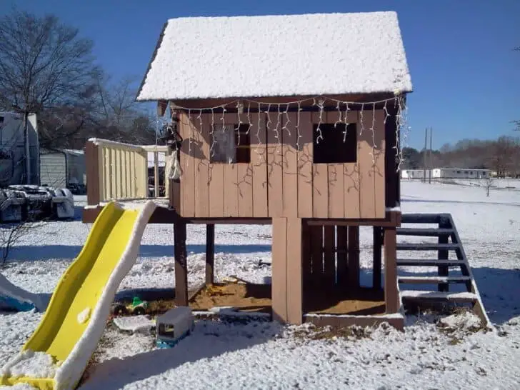 25 Pallet Kids Playhouses Ideas