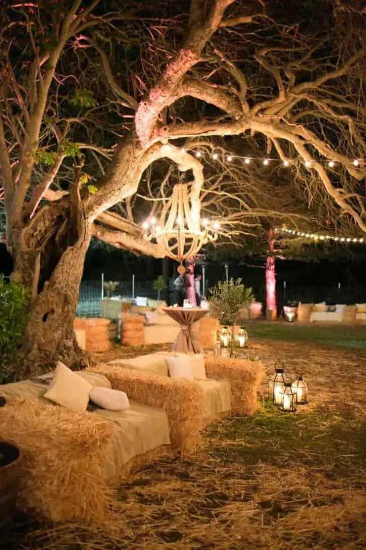 18 Ways to Use Straw Bales for a Shabby Chic Wedding/Garden Party 4 - Patio & Outdoor Furniture