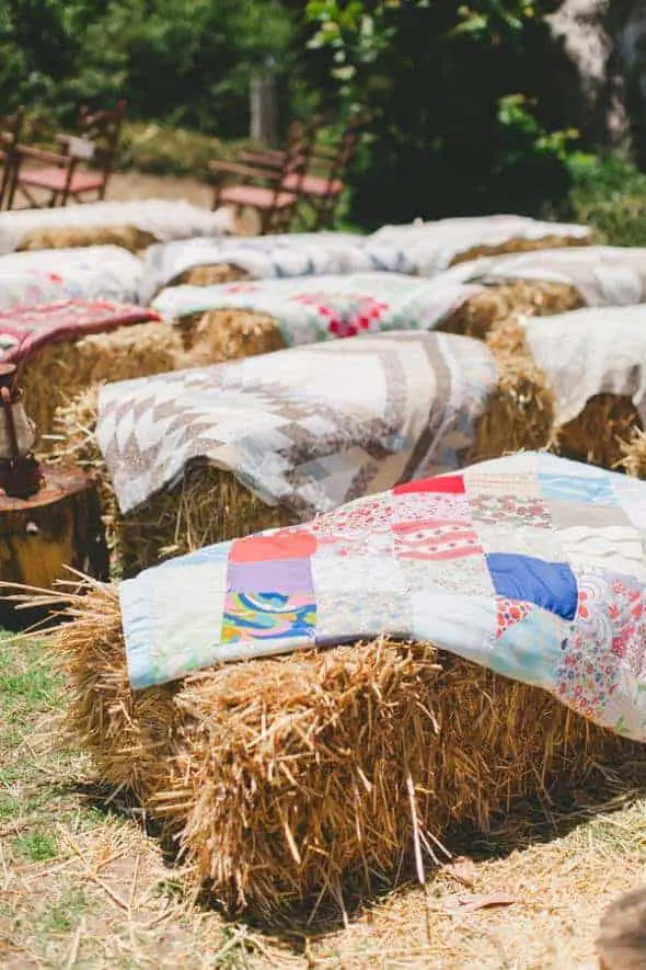 18 Ways to Use Straw Bales for a Shabby Chic Wedding/Garden Party 9 - Patio & Outdoor Furniture