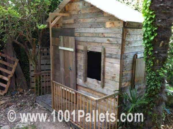 Building a tree house with pallets Building a tree house with pallets