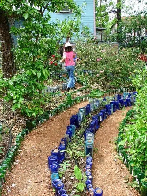 Garden Edging from Repurposed Materials • 1001 Gardens