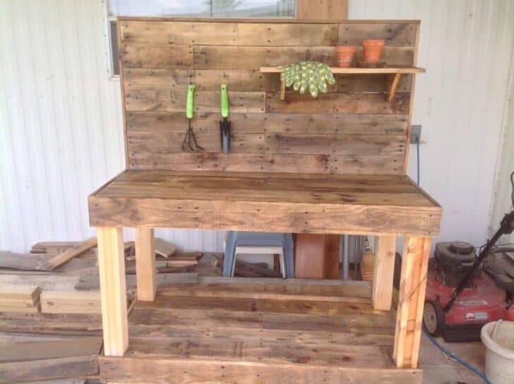 Potting-Bench-Made-with-Wooden-Pallets