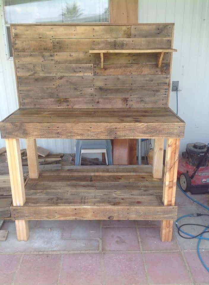 Potting Bench Made From Repurposed Wooden Pallets - 1001 