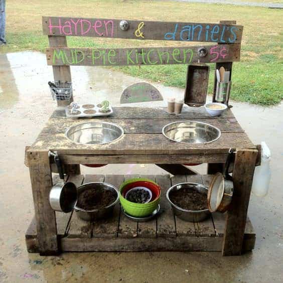 10 Fun Outdoor Mud Kitchens for Kids Garden Ideas 1001