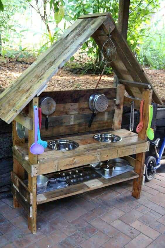 10 Fun Ideas for Outdoor Mud Kitchens for Kids