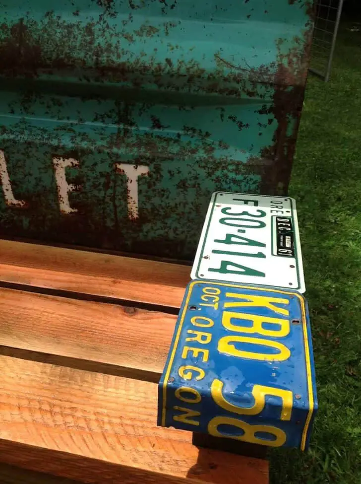 DIY Garden Bench With An Old Car Tailgate