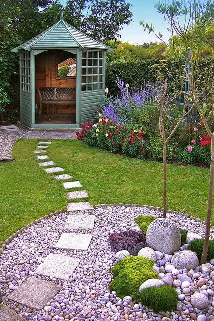 10 Lawn Landscaping Design Ideas