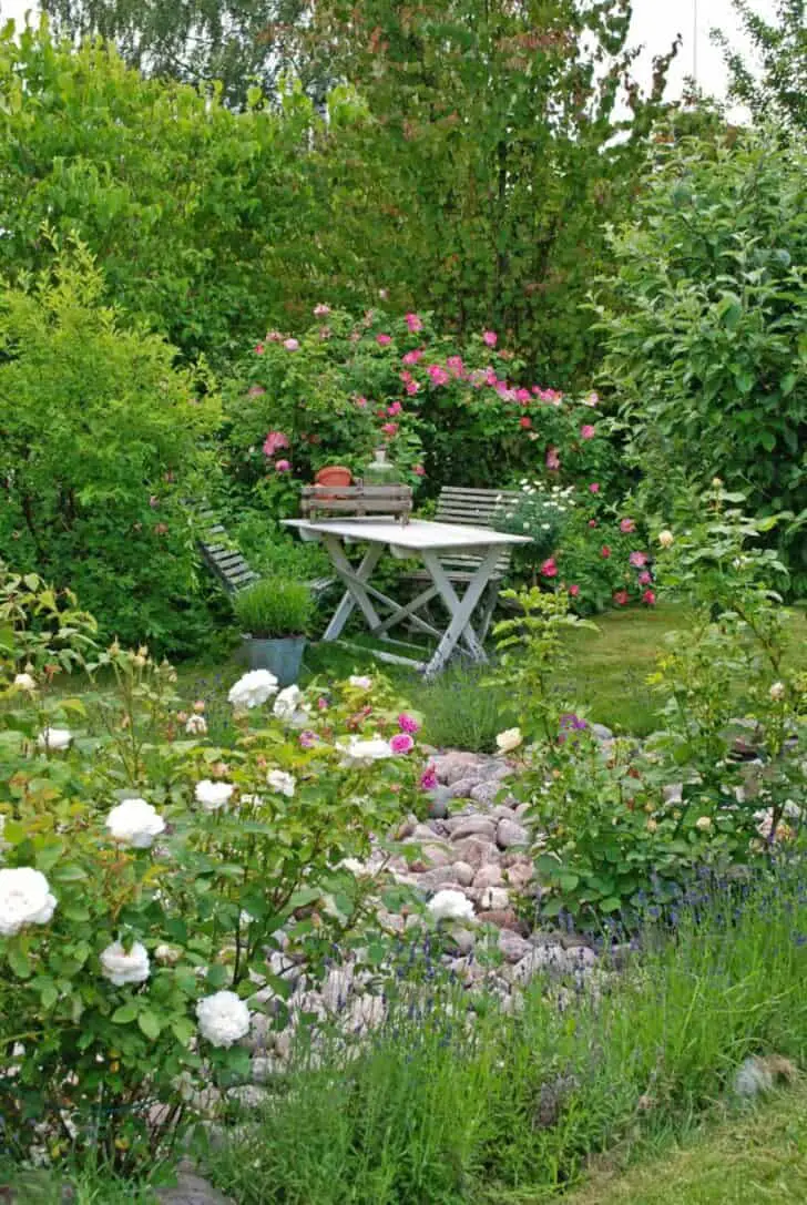 12 Shabby Chic & Bohemian Garden Ideas