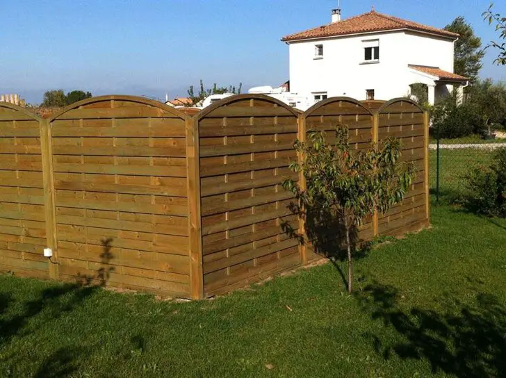 20 Inexpensive Fencing Ideas for Your Garden