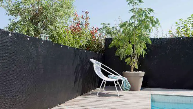 20 Inexpensive Fencing Ideas for Your Garden