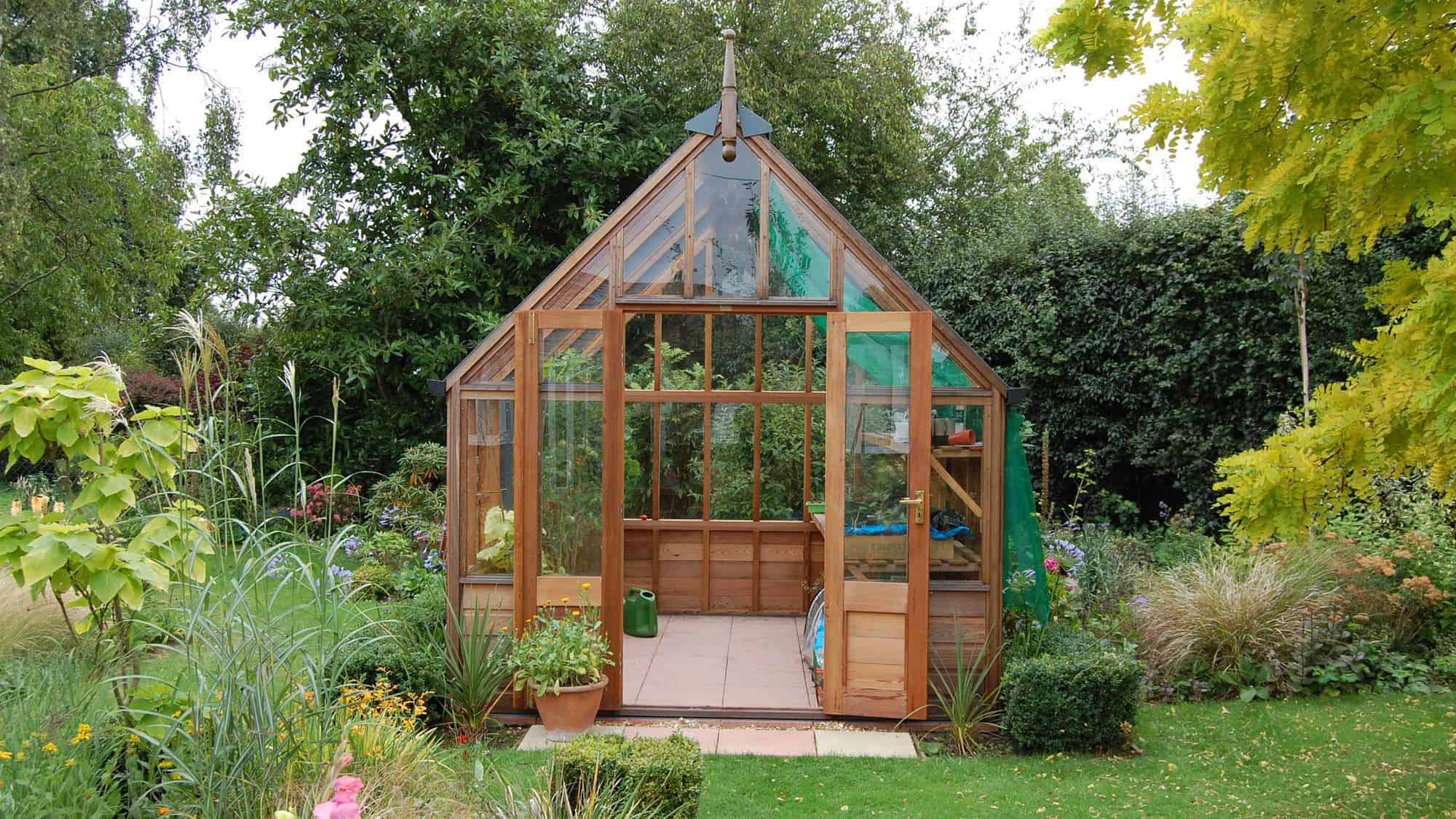 Buying Guide How to Choose a Garden  Greenhouse   1001 Gardens