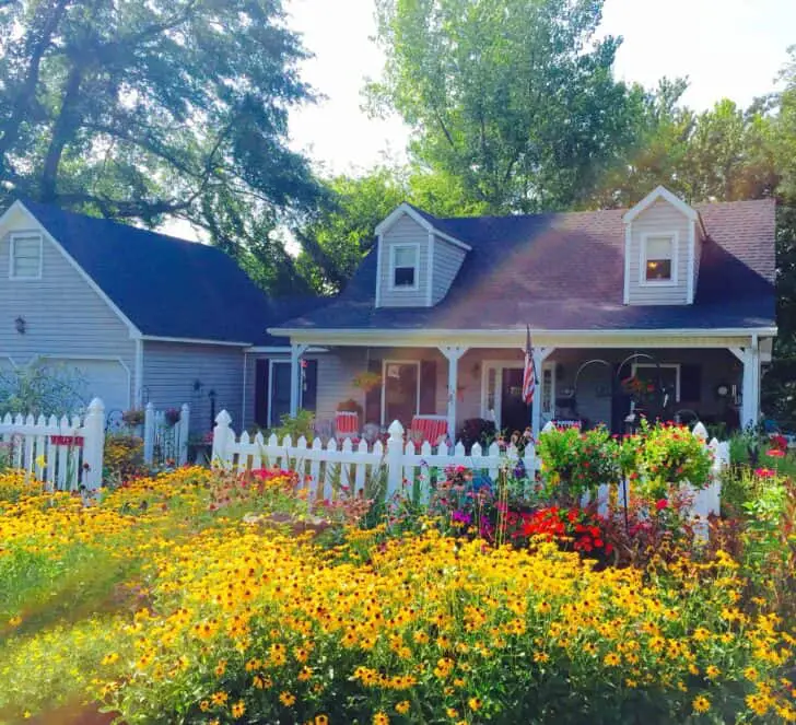 Alabama Cottage Garden 1 - Garden Decor