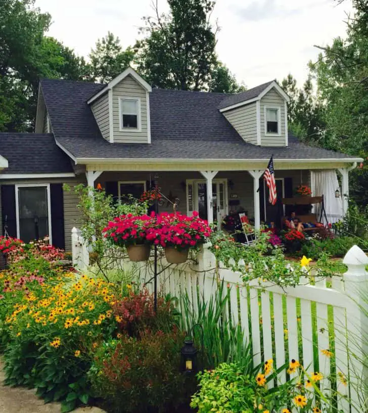 Alabama Cottage Garden 3 - Garden Decor