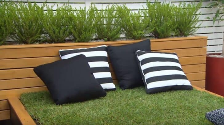 How to make an amazing grass daybed with pallets