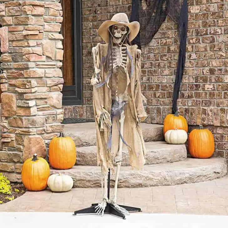 27 Best Outdoor Halloween Decorations 29 - Garden Decor