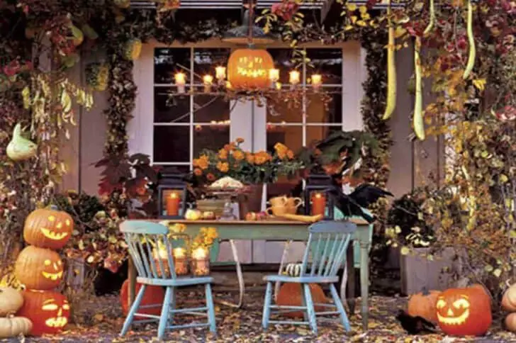 27 Best Outdoor Halloween Decorations 23 - Garden Decor