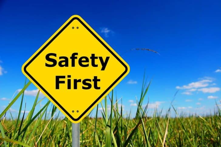 8 Essential Gardening Safety Tips for the Summer 2 - Garden Tools - 1001 Gardens 8 Essential Gardening Safety Tips for the Summer 1 - Garden Tools