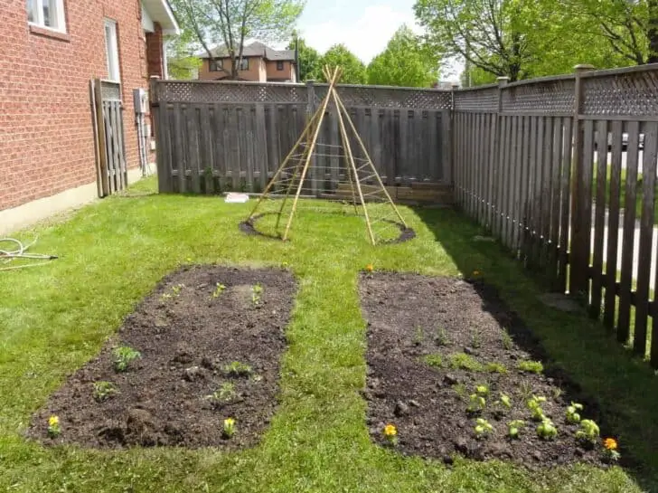 Guide on Kids Gardening 15 - Kids Playhouses & Playgrounds